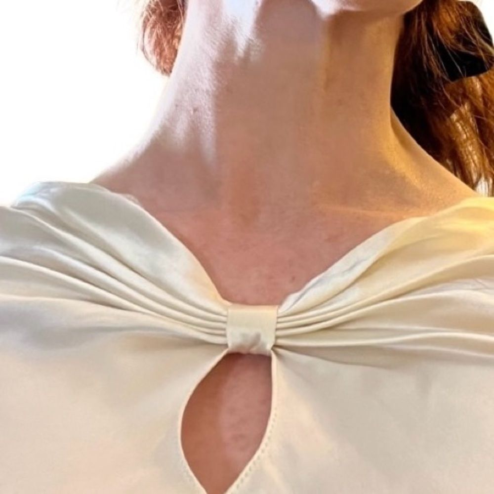Josephine Chaus 100% Silk Ivory Long Sleeve Neck Twist Cut Out Top 10 M - Picture 3 of 16